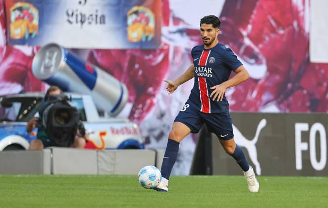 GER, 1 Bundesliga, RB Leipzig Paris Saint Germain PSG 10 08 2024, Leipzig, Red Bull Arena, GER, Saison 2024 2025, 1 Bundesliga, RasenBallsport Leipzig vs Paris Saint Germain, Saisoneroeffnung, Testspiel im Bild Carlos Soler Paris DFL regulations prohibit any use of photographs as image sequences and or quasi video