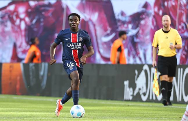 GER, 1 Bundesliga, RB Leipzig Paris Saint Germain PSG 10 08 2024, Leipzig, Red Bull Arena, GER, Saison 2024 2025, 1 Bundesliga, RasenBallsport Leipzig vs Paris Saint Germain, Saisoneroeffnung, Testspiel im Bild Yoram Zague Paris DFL regulations prohibit any use of photographs as image sequences and or quasi video