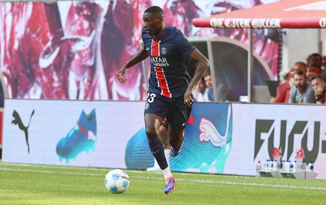 GER, 1 Bundesliga, RB Leipzig Paris Saint Germain PSG 10 08 2024, Leipzig, Red Bull Arena, GER, Saison 2024 2025, 1 Bundesliga, RasenBallsport Leipzig vs Paris Saint Germain, Saisoneroeffnung, Testspiel im Bild Randal Kolo Muani Paris DFL regulations prohibit any use of photographs as image sequences and or quasi video
