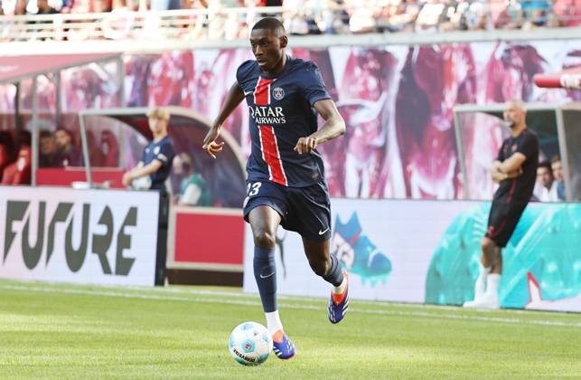 GER, 1 Bundesliga, RB Leipzig Paris Saint Germain PSG 10 08 2024, Leipzig, Red Bull Arena, GER, Saison 2024 2025, 1 Bundesliga, RasenBallsport Leipzig vs Paris Saint Germain, Saisoneroeffnung, Testspiel im Bild Randal Kolo Muani Paris DFL regulations prohibit any use of photographs as image sequences and or quasi video