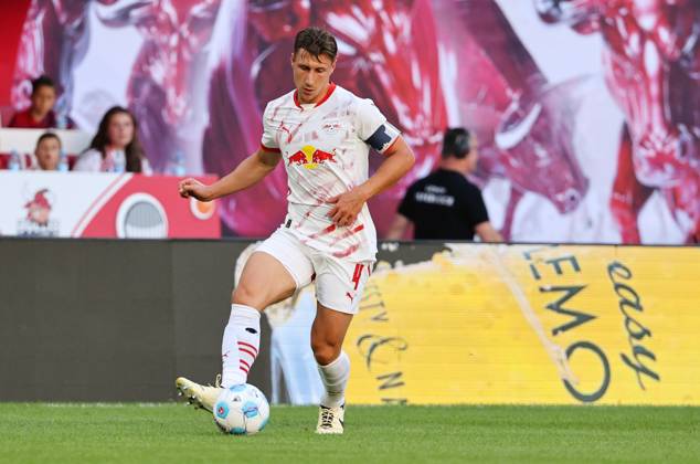 GER, 1 Bundesliga, RB Leipzig Paris Saint Germain PSG 10 08 2024, Leipzig, Red Bull Arena, GER, Saison 2024 2025, 1 Bundesliga, RasenBallsport Leipzig vs Paris Saint Germain, Saisoneroeffnung, Testspiel im Bild Willi Orban Leipzig DFL regulations prohibit any use of photographs as image sequences and or quasi video