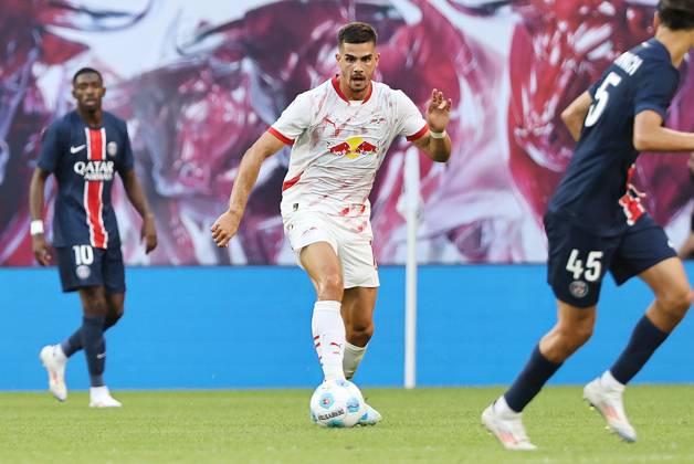 GER, 1 Bundesliga, RB Leipzig Paris Saint Germain PSG 10 08 2024, Leipzig, Red Bull Arena, GER, Saison 2024 2025, 1 Bundesliga, RasenBallsport Leipzig vs Paris Saint Germain, Saisoneroeffnung, Testspiel im Bild Andre Silva Leipzig DFL regulations prohibit any use of photographs as image sequences and or quasi video