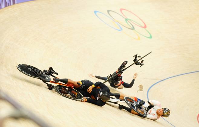 Paris 2024, Cycling, Track cycling, Men, Keirin, Heavy fall in the final