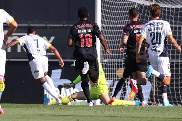 2024 08 11 xJFAx 1 ª jornada da Liga Portugal Betclic, Futebol Clube de Famalicao Sport Lisboa e Benfica v l , Sorriso FC Famalicao scores the goal to 1 0 Goalkeeper Anatoliy Trubin S L Benfica Copyright: JoaquimxFerreira