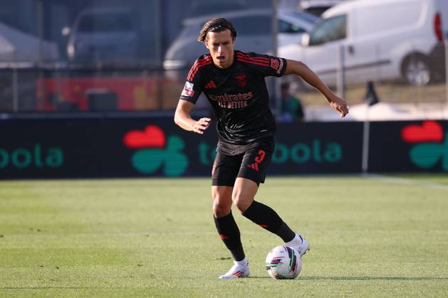 2024 08 11 xJFAx 1 ª jornada da Liga Portugal Betclic, Futebol Clube de Famalicao Sport Lisboa e Benfica v l , Alvaro Fernandez Carreras S L Benfica , on the ball, cropped, single image, full body, action, action, game scene Copyright: JoaquimxFerreira