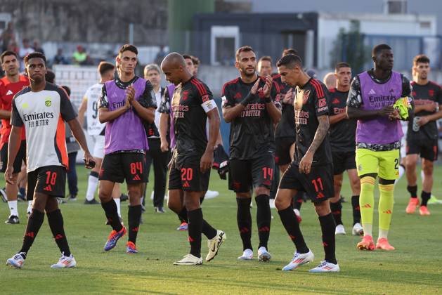 2024 08 11 xJFAx 1 ª jornada da Liga Portugal Betclic, Futebol Clube de Famalicao Sport Lisboa e Benfica v l , Joao Mario S L Benfica , Vangelis Pavlidis S L Benfica , Angel di Maria S L Benfica disappointed, disappointed looking, dissapointed, sad, frustrated, frustrated, frustrated after the end of the game Copyright: JoaquimxFerreira