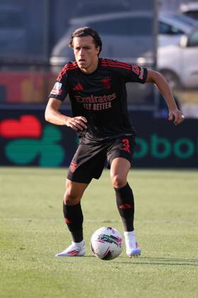2024 08 11 xJFAx 1 ª jornada da Liga Portugal Betclic, Futebol Clube de Famalicao Sport Lisboa e Benfica v l , Alvaro Fernandez Carreras S L Benfica , on the ball, cropped, single image, full body, action, action, game scene Copyright: JoaquimxFerreira