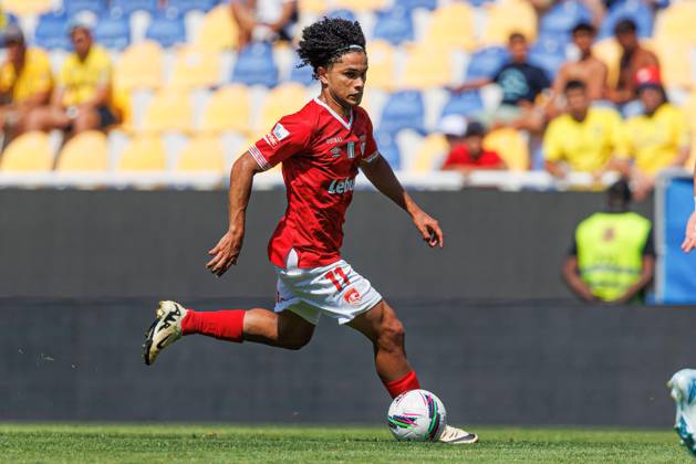 GD Estoril Praia Vs CD Santa Clara in Estoril, Portugal - 11 Aug 2024 Gabriel Silva (CD Santa Clara) in action during the Liga Portugal game between teams of GD Estoril Praia and CD Santa Clara at Estadio Antonio Coimbra da Mota. GD Estoril Praia vs CD Santa Clara. GD Estoril Praia defeated by CD Santa Clara 1-1 Estoril Portugal Copyright: xMaciejxRogowskix xSOPAxImagesx MROGOWSKI_estorilsantaclara202425-26