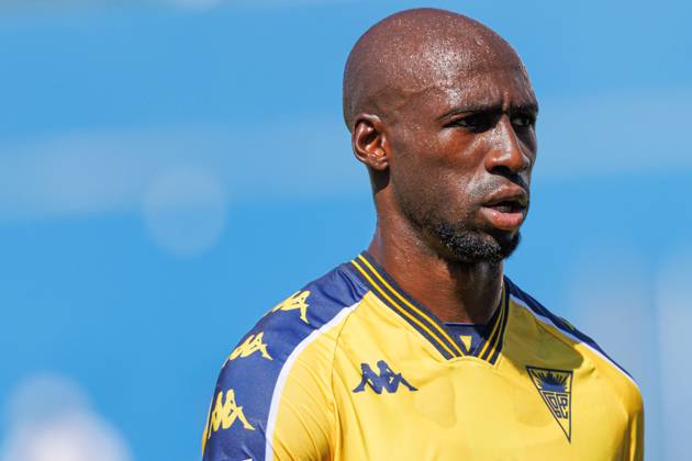 GD Estoril Praia Vs CD Santa Clara in Estoril, Portugal - 11 Aug 2024 Eliaquim Mangala (GD Estoril Praia) seen during the Liga Portugal game between teams of GD Estoril Praia and CD Santa Clara at Estadio Antonio Coimbra da Mota. GD Estoril Praia vs CD Santa Clara. GD Estoril Praia defeated by CD Santa Clara 1-1 Estoril Portugal Copyright: xMaciejxRogowskix xSOPAxImagesx MROGOWSKI_estorilsantaclara202425-30