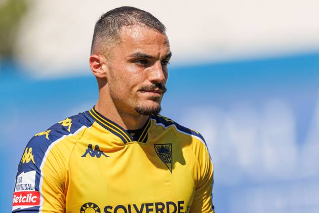GD Estoril Praia Vs CD Santa Clara in Estoril, Portugal - 11 Aug 2024 Pedro Alvaro (GD Estoril Praia) seen during the Liga Portugal game between teams of GD Estoril Praia and CD Santa Clara at Estadio Antonio Coimbra da Mota. GD Estoril Praia vs CD Santa Clara. GD Estoril Praia defeated by CD Santa Clara 1-1 Estoril Portugal Copyright: xMaciejxRogowskix xSOPAxImagesx MROGOWSKI_estorilsantaclara202425-31