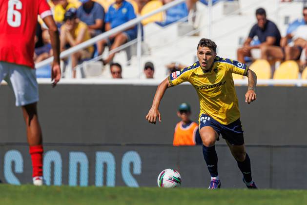 GD Estoril Praia Vs CD Santa Clara in Estoril, Portugal - 11 Aug 2024 Pedro Amaral (GD Estoril Praia) in action during the Liga Portugal game between teams of GD Estoril Praia and CD Santa Clara at Estadio Antonio Coimbra da Mota. GD Estoril Praia vs CD Santa Clara. GD Estoril Praia defeated by CD Santa Clara 1-1 Estoril Portugal Copyright: xMaciejxRogowskix xSOPAxImagesx MROGOWSKI_estorilsantaclara202425-39