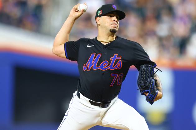 MLB, Baseball Herren, USA Miami Marlins Vs New York Mets New York Mets relief pitcher Jose Butto 70 is throwing during the eighth inning of the baseball game against the Miami Marlins at Citi Field in Corona, N.Y., on August 16, 2024. New York City N.Y. United States  Copyright: xGordonxDonovanx originalFilename:donovan-miamimar240816_nphde.jpg