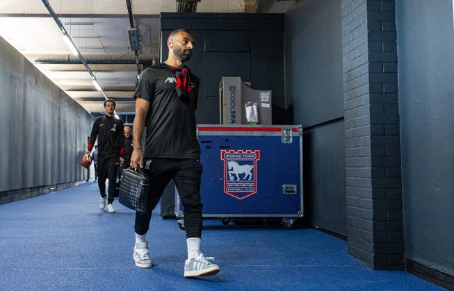 Football - FA Premier League - Ipswich Town FC v Liverpool FC IPSWICH, ENGLAND - Saturday, August 17, 2024: Liverpool s Mohamed Salah arrives before the FA Premier League match between Ipswich Town FC and Liverpool FC at Portman Road. (Photo by David Rawcliffe Propaganda) IPSWICH Portman Road SUFFOLK ENGLAND  Copyright: xDavidxRawcliffex P2024-08-17-Ipswich_Liverpool-16
