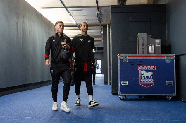 Football - FA Premier League - Ipswich Town FC v Liverpool FC IPSWICH, ENGLAND - Saturday, August 17, 2024: Liverpool s Alexis Mac Allister (L) and Darwin Nunez arrive before the FA Premier League match between Ipswich Town FC and Liverpool FC at Portman Road. (Photo by David Rawcliffe Propaganda) IPSWICH Portman Road SUFFOLK ENGLAND  Copyright: xDavidxRawcliffex P2024-08-17-Ipswich_Liverpool-26