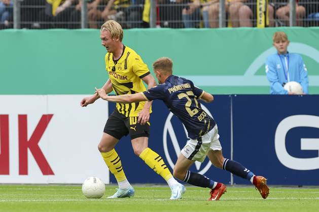 Julian Brandt Borussia Dortmund and Corvin Bock 1 FC Phoenix Luebeck battle for the ball, DFB Pokal First Round, 1 FC Phoenix Luebeck vs Borussia Dortmund, Volksparkstadion, August 17, 2024 in Hamburg, Germany Photo by Marco Steinbrenner DeFodi Images Julian Brandt Borussia Dortmund and Corvin Bock 1 FC Phoenix Luebeck battle for the ball, DFB Pokal First Round, 1 FC Phoenix Luebeck vs Borussia Dortmund, Volksparkstadion, August 17, 2024 in Hamburg, Germany Photo by Marco Steinbrenner DeFodi Images DFB DFL REGULATIONS PROHIBIT ANY USE OF PHOTOGRAPHS AS IMAGE SEQUENCES AND OR QUASI VIDEO Defodi 700 luebeck bvb 20240817 040 Defodi-700 DFB DFL REGULATIONS PROHIBIT ANY USE OF PHOTOGRAPHS AS IMAGE SEQUENCES AND OR QUASI-VIDEO.