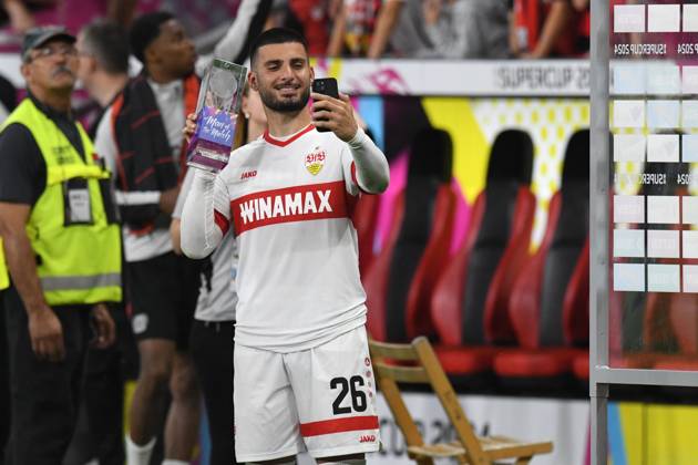Deniz Undav VFB Stuttgart with the trophy for the man of the match GER, Bayer 04 Leverkusen vs VFB Stuttgart, Football, DFL Supercup Final, Season 2024 2025, 17 08 2024 DFL REGULATIONS PROHIBIT ANY USE OF PHOTOGRAPHS AS IMAGE SEQUENCES AND OR QUASI VIDEO GER, Bayer 04 Leverkusen vs VFB Stuttgart, Football, DFL Supercup Final, Season 2024 2025, 17 08 2024 Leverkusen Copyright: xEibner-Pressefoto ThomasxThienelx EP_TTL