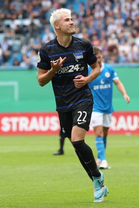 18 08 2024, xtgx, Fußball DFB Pokal 1 Runde, FC Hansa Rostock Hertha BSC Berlin emspor, v l Marten Winkler Hertha, 22 Jubel, Torjubel, jubelt ueber das Tor, celebrate the goal, celebration DFL DFB REGULATIONS PROHIBIT ANY USE OF PHOTOGRAPHS as IMAGE SEQUENCES and or QUASI VIDEO Rostock