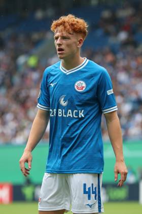 18 08 2024, xtgx, Fußball DFB Pokal 1 Runde, FC Hansa Rostock Hertha BSC Berlin emspor, v l Tim Krohn Rostock DFL DFB REGULATIONS PROHIBIT ANY USE OF PHOTOGRAPHS as IMAGE SEQUENCES and or QUASI VIDEO Rostock