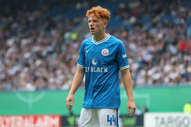 18 08 2024, xtgx, Fußball DFB Pokal 1 Runde, FC Hansa Rostock Hertha BSC Berlin emspor, v l Tim Krohn Rostock DFL DFB REGULATIONS PROHIBIT ANY USE OF PHOTOGRAPHS as IMAGE SEQUENCES and or QUASI VIDEO Rostock