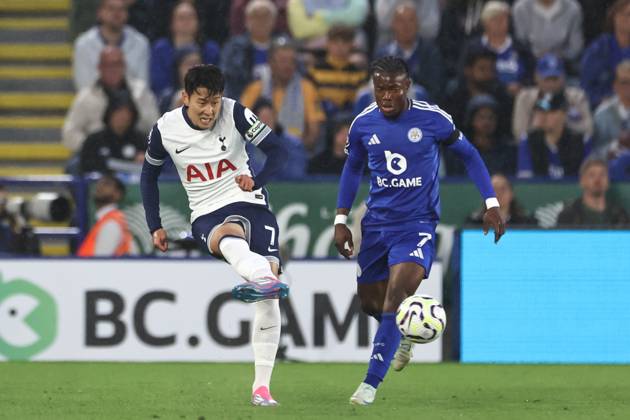 Premier League Leicester City v Tottenham Hotspur Son Heung-min of Tottenham Hotspur passes the ball during the Premier League match Leicester City vs Tottenham Hotspur at King Power Stadium, Leicester, United Kingdom, 19th August 2024 (Photo by Mark Cosgrove News Images) Leicester King Power Stadium Leicestershire United Kingdom Copyright: xMarkxCosgrove NewsxImagesx