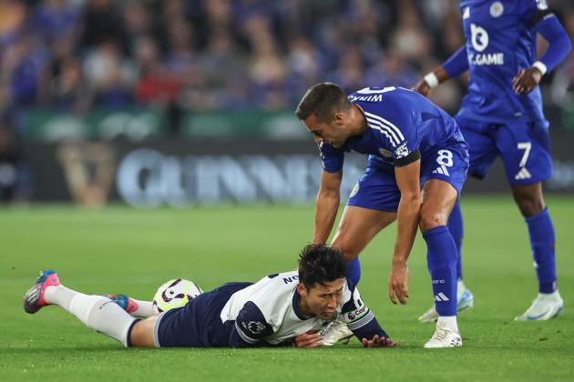 Premier League Leicester City v Tottenham Hotspur Harry Winks of Leicester City fouls Son Heung-min of Tottenham Hotspur during the Premier League match Leicester City vs Tottenham Hotspur at King Power Stadium, Leicester, United Kingdom, 19th August 2024 (Photo by Mark Cosgrove News Images) Leicester King Power Stadium Leicestershire United Kingdom Copyright: xMarkxCosgrove NewsxImagesx