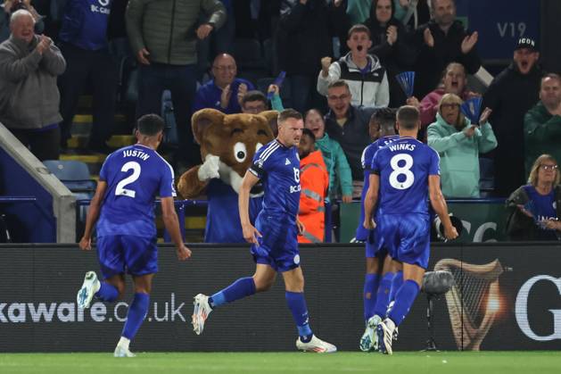 Premier League Leicester City v Tottenham Hotspur Jamie Vardy of Leicester City celebrates his goal to make it 1-1 during the Premier League match Leicester City vs Tottenham Hotspur at King Power Stadium, Leicester, United Kingdom, 19th August 2024 (Photo by Mark Cosgrove News Images) Leicester King Power Stadium Leicestershire United Kingdom Copyright: xMarkxCosgrove NewsxImagesx