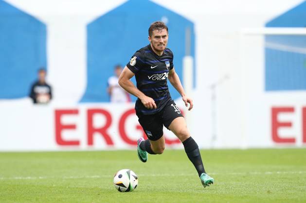 18 08 2024, xtgx, Fußball DFB Pokal 1 Runde, FC Hansa Rostock Hertha BSC Berlin emspor, v l Jonjoe Kenny Hertha, 16 Freisteller, Einzelbild, Ganzkoerper, single frame DFL DFB REGULATIONS PROHIBIT ANY USE OF PHOTOGRAPHS as IMAGE SEQUENCES and or QUASI VIDEO Rostock