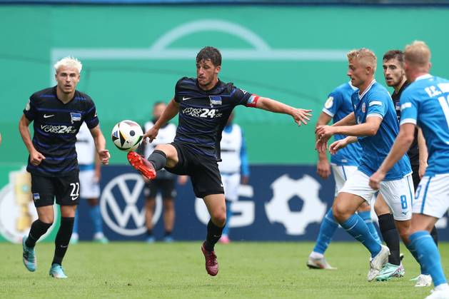 18 08 2024, xtgx, Fußball DFB Pokal 1 Runde, FC Hansa Rostock Hertha BSC Berlin emspor, v l Diego Demme Hertha, 6 DFL DFB REGULATIONS PROHIBIT ANY USE OF PHOTOGRAPHS as IMAGE SEQUENCES and or QUASI VIDEO Rostock