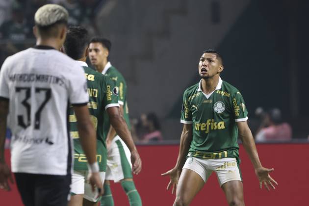 Match between Palmeiras and Botafogo for the Conmebol Libertadores 2024 Sao Paulo (SP), 08 21 2024 - LIBERTADORES PALMEIRAS X BOTAFOGO - Palmeiras player Rony scores and celebrates his goal in a match between Palmeiras and Botafogo, valid for the second leg of the round of 16 of the Copa Conmebol Libertadores, on the night of this Wednesday, August 21, 2024, at Allianz Parque, in Sao Paulo-SP. (Foto: Leco Viana Thenews2 imago images) SPO Copyright: xLecoxVianax