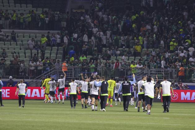 Match between Palmeiras and Botafogo for the Conmebol Libertadores 2024 Sao Paulo (SP), 08 21 2024 - LIBERTADORES PALMEIRAS X BOTAFOGO - Botafogo celebrates qualifying in a match between Palmeiras and Botafogo, valid for the second leg of the round of 16 of the Copa Conmebol Libertadores, on the evening of this Wednesday, August 21, 2024, at Allianz Parque, in Sao Paulo-SP. (Foto: Leco Viana Thenews2 imago images) SPO Copyright: xLecoxVianax
