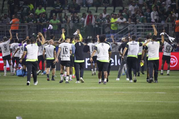 Match between Palmeiras and Botafogo for the Conmebol Libertadores 2024 Sao Paulo (SP), 08 21 2024 - LIBERTADORES PALMEIRAS X BOTAFOGO - Botafogo celebrates qualifying in a match between Palmeiras and Botafogo, valid for the second leg of the round of 16 of the Copa Conmebol Libertadores, on the evening of this Wednesday, August 21, 2024, at Allianz Parque, in Sao Paulo-SP. (Foto: Leco Viana Thenews2 imago images) SPO Copyright: xLecoxVianax