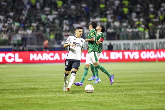Match between Palmeiras and Botafogo for the Conmebol Libertadores 2024 Sao Paulo (SP), 08 21 2024 - LIBERTADORES PALMEIRAS X BOTAFOGO - Player Thiago Almada, during the match between Palmeiras and Botafogo, valid for the second leg of the round of 16 of the Copa Conmebol Libertadores, on the night of this Wednesday, August 21, 2024, at Allianz Parque, in Sao Paulo-SP. (Foto: Pedro Paulo Diaz Thenews2 imago images) SPO Copyright: xPedroxPauloxDiazx