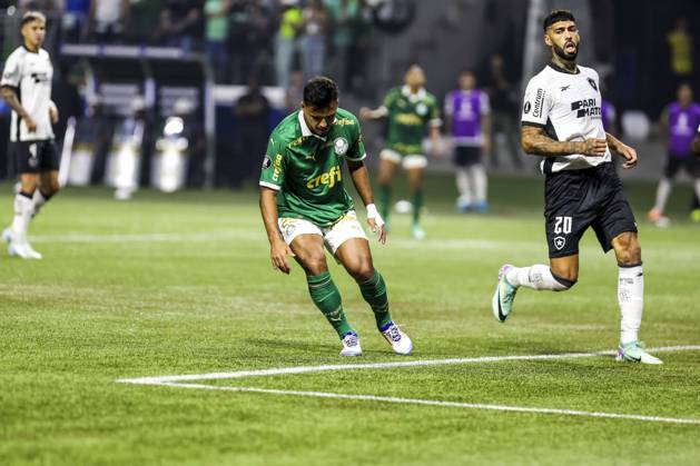 Match between Palmeiras and Botafogo for the Conmebol Libertadores 2024 Sao Paulo (SP), 08 21 2024 - LIBERTADORES PALMEIRAS X BOTAFOGO - Player Gabriel Menino, during the match between Palmeiras and Botafogo, valid for the second leg of the round of 16 of the Copa Conmebol Libertadores, on the night of this Wednesday, August 21, 2024, at Allianz Parque, in Sao Paulo-SP. (Foto: Pedro Paulo Diaz Thenews2 imago images) SPO Copyright: xPedroxPauloxDiazx