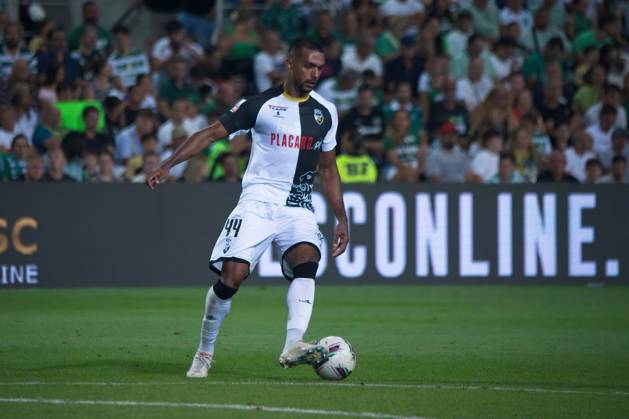 August 23, 2024, Algarve Stadium, Loule, Portugal, Sporting Clube Farense v Sporting Clube de Portugal, Liga Portugal Betclic, Week 3 August 23, 2024, Loule, Portugal: Lucas Africo of Sporting Clube Farense in action during the Liga Portugal Betclic week 3 football match between Sporting Clube Farense and Sporting Clube de Portugal at Algarve Stadium. Copyright: xNUNOxPIRESxVELOSOx