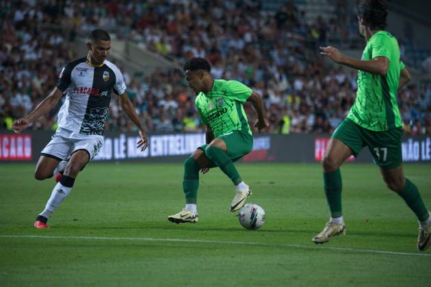August 23, 2024, Algarve Stadium, Loule, Portugal, Sporting Clube Farense v Sporting Clube de Portugal, Liga Portugal Betclic, Week 3 August 23, 2024, Loule, Portugal: Marcus Edwards 10 of Sporting Clube de Portugal in action during the Liga Portugal Betclic week 3 football match between Sporting Clube Farense and Sporting Clube de Portugal at Algarve Stadium. Copyright: xNUNOxPIRESxVELOSOx