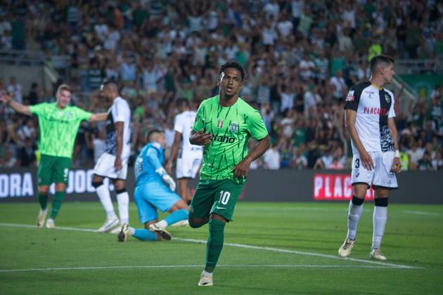 August 23, 2024, Algarve Stadium, Loule, Portugal, Sporting Clube Farense v Sporting Clube de Portugal, Liga Portugal Betclic, Week 3 August 23, 2024, Loule, Portugal: Marcus Edwards 10 of Sporting Clube de Portugal in action during the Liga Portugal Betclic week 3 football match between Sporting Clube Farense and Sporting Clube de Portugal at Algarve Stadium. Copyright: xNUNOxPIRESxVELOSOx