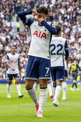 Football - 2024 2025 Premier League - Tottenham Hotspur vs Everton - Tottenham Hotspur Stadium - Saturday 24th August 2024 Son Heung-Min (Tottenham Hotspur) with his picture framing celebration after scoring at the Tottenham Hotspur Stadium Daniel Bearham Colorsport csp_tot_eve_db_24082024_