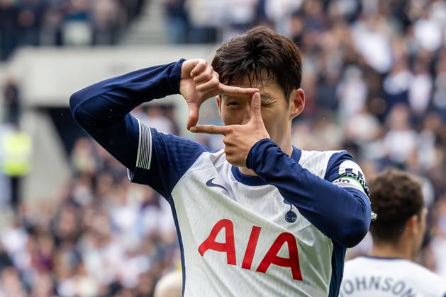 Football - 2024 2025 Premier League - Tottenham Hotspur vs Everton - Tottenham Hotspur Stadium - Saturday 24th August 2024 Son Heung-Min (Tottenham Hotspur) with his picture framing celebration after scoring at the Tottenham Hotspur Stadium Daniel Bearham Colorsport csp_tot_eve_db_24082024_
