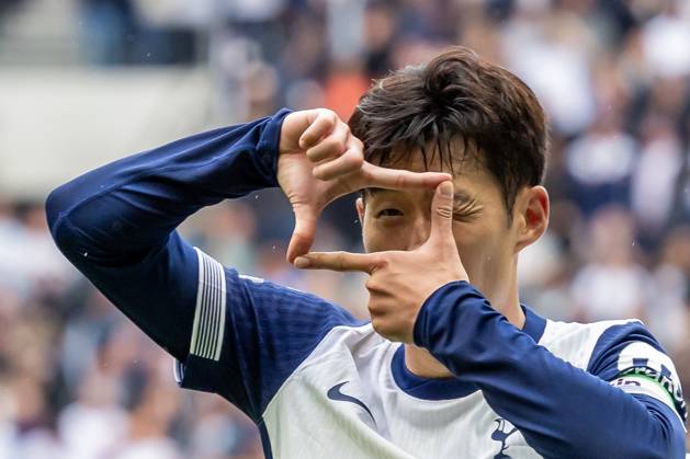 Football - 2024 2025 Premier League - Tottenham Hotspur vs Everton - Tottenham Hotspur Stadium - Saturday 24th August 2024 Son Heung-Min (Tottenham Hotspur) with his picture framing celebration after scoring at the Tottenham Hotspur Stadium Daniel Bearham Colorsport csp_tot_eve_db_24082024_