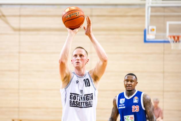 easyCredit Basketball Bundesliga, BBL, Season 2024 2025, Men 24 08 2024, Test match Syntainics MBC BG Göttingen, Collin Welp BG Göttingen, No 10 at free throw Copyright Alexander Trienitz