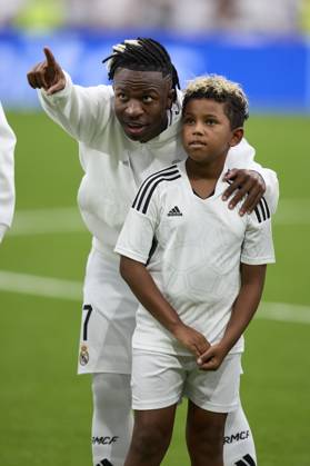 August 25, 2024, Madrid, Madrid, Spain: Kim Kardashian son with Vinicius Jr of Real Madrid CF during La Liga football match between Real Madrid CF v Real Valladolid at Santiago Bernabeu Stadium in Madrid, Spain, August 25, 2024 Madrid Spain - ZUMAa206 20240825_zsp_a206_047 Copyright: xRubenxAlbarranx