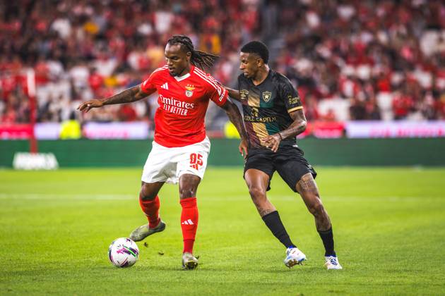 SL Benfica Vs CF Estrela da Amadora in Lisbon, Portugal - 24 Aug 2024 Renato Sanches of SL Benfica (L) with Andre Luiz of CF Estrela da Amadora (R) in action during the Liga Portugal Betclic match between SL Benfica and CF Estrela da Amadora at Estadio da Luz. Final score: SL Benfica 1 - 0 CF Estrela da Amadora Lisbon Portugal Copyright: xHenriquexCasinhasx xSOPAxImagesx HCASINHAS_24082024_SLBENFICA_VS_FCESTRELAAMADORA_036