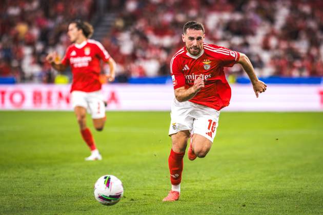 SL Benfica Vs CF Estrela da Amadora in Lisbon, Portugal - 24 Aug 2024 Orkun Kokcu of SL Benfica in action during the Liga Portugal Betclic match between SL Benfica and CF Estrela da Amadora at Estadio da Luz. Final score: SL Benfica 1 - 0 CF Estrela da Amadora Lisbon Portugal Copyright: xHenriquexCasinhasx xSOPAxImagesx HCASINHAS_24082024_SLBENFICA_VS_FCESTRELAAMADORA_048