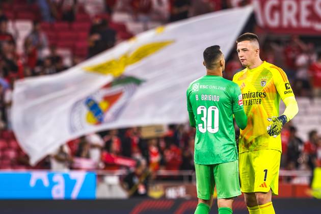 SL Benfica Vs CF Estrela da Amadora in Lisbon, Portugal - 24 Aug 2024 Goalkeeper Bruno Brigido of CF Estrela da Amadora (L) greets Goalkeeper Anatoliy Trubin of SL Benfica (R) at the end of the match between SL Benfica and CF Estrela da Amadora for the Liga Portugal Betclic at Estadio da Luz. Final score: SL Benfica 1 - 0 CF Estrela da Amadora Lisbon Portugal Copyright: xHenriquexCasinhasx xSOPAxImagesx HCASINHAS_24082024_SLBENFICA_VS_FCESTRELAAMADORA_049