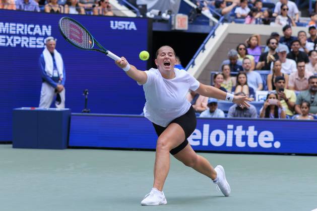 August 25, 2024, Flushing Meadows, New York, USA: JeÄÂ¼ena Ostapenko practices during Fan Week at the USTA Billie Jean King National Tennis Center on Sunday August 25, 2024 in the Flushing neighborhood of the Queens borough of New York City. JAVIER ROJAS PI Flushing Meadows USA - ZUMAp124 20240825_zaa_p124_007 Copyright: xJavierxRojasx