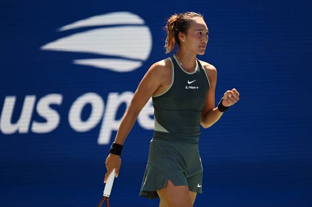 (240827) -- NEW YORK, Aug. 27, 2024 -- Zheng Qinwen of China celebrates scoring during the women s singles first round match against Amanda Anisimova of the United States at the 2024 US Open tennis championships in New York, the United States, on Aug. 26, 2024. ) (SP)U.S.-NEW YORK-TENNIS-US OPEN-WOMEN S SINGLES LixRui 