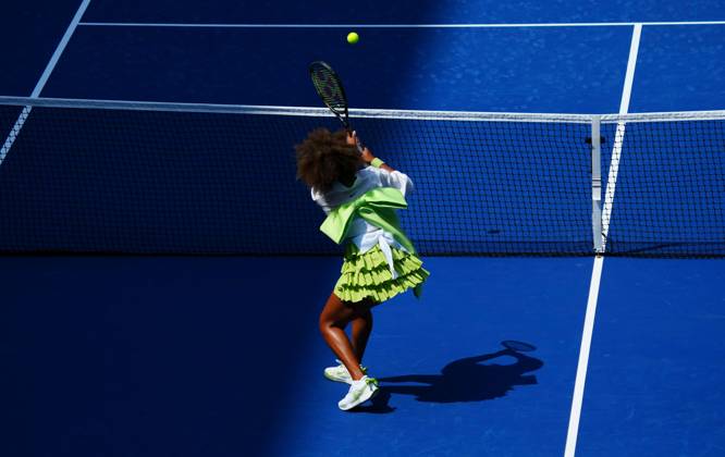 Naomi Osaka warms up wearing a giant bow US Open Championships 2024, Day Two, Flushing Meadows, New York, USA - 27 Aug 2024  Copyright: xJavierxGarcia Shutterstockx 14664795ak