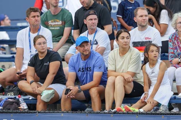 Eva Lys team on the tribune, in front trainer, coach, father Wolodymyr and mother Maria Lys, behind them in the middle with cap BJK Cup captain Rainer Schuettler and outside Davis Cup captain Michael Kohlmann Tennis US Open 2024 Grand Slam Billie Jean King Tennis Center New York New York USA 27 August 2024 Copyright: xJuergenxHasenkopfx