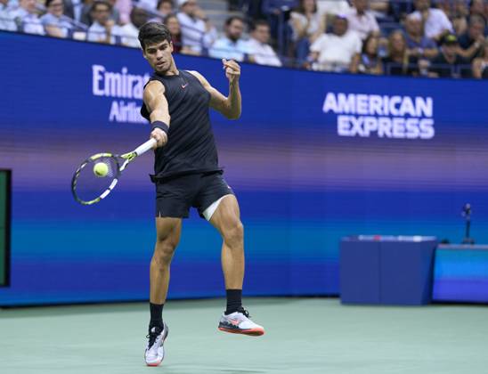 US Open Tennis 2024 Carlos Alcaraz (ESP) plays a forehand against Li Tu (AUS) in the first round on Arthur Ashe Stadium at the 2024 US Open Tennis Championships at the National Tennis centre, New York, New York, 27 Aug 2024., Credit:Peter van den Berg Avalon USA, New York, New York, National Tennis Centre  Copyright: xPeterxvanxdenxBergx xAvalonx 0901979061