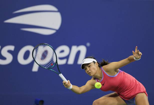 August 27, 2024, Flushing Meadows, New York, USA: Emma Raducanu during Day 2 of her match against Sofia Kenin in the 2024 US Open held at the USTA Billie Jean King National Tennis Center on MondayAugust 26, 2024 in the Flushing neighborhood of the Queens borough of New York City. JAVIER ROJAS PI Flushing Meadows USA - ZUMAp124 20240827_zaa_p124_085 Copyright: xJavierxRojasx